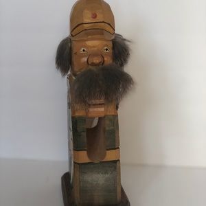 Elvis Juke Ornaments sings “I’ll be home for Christmas”